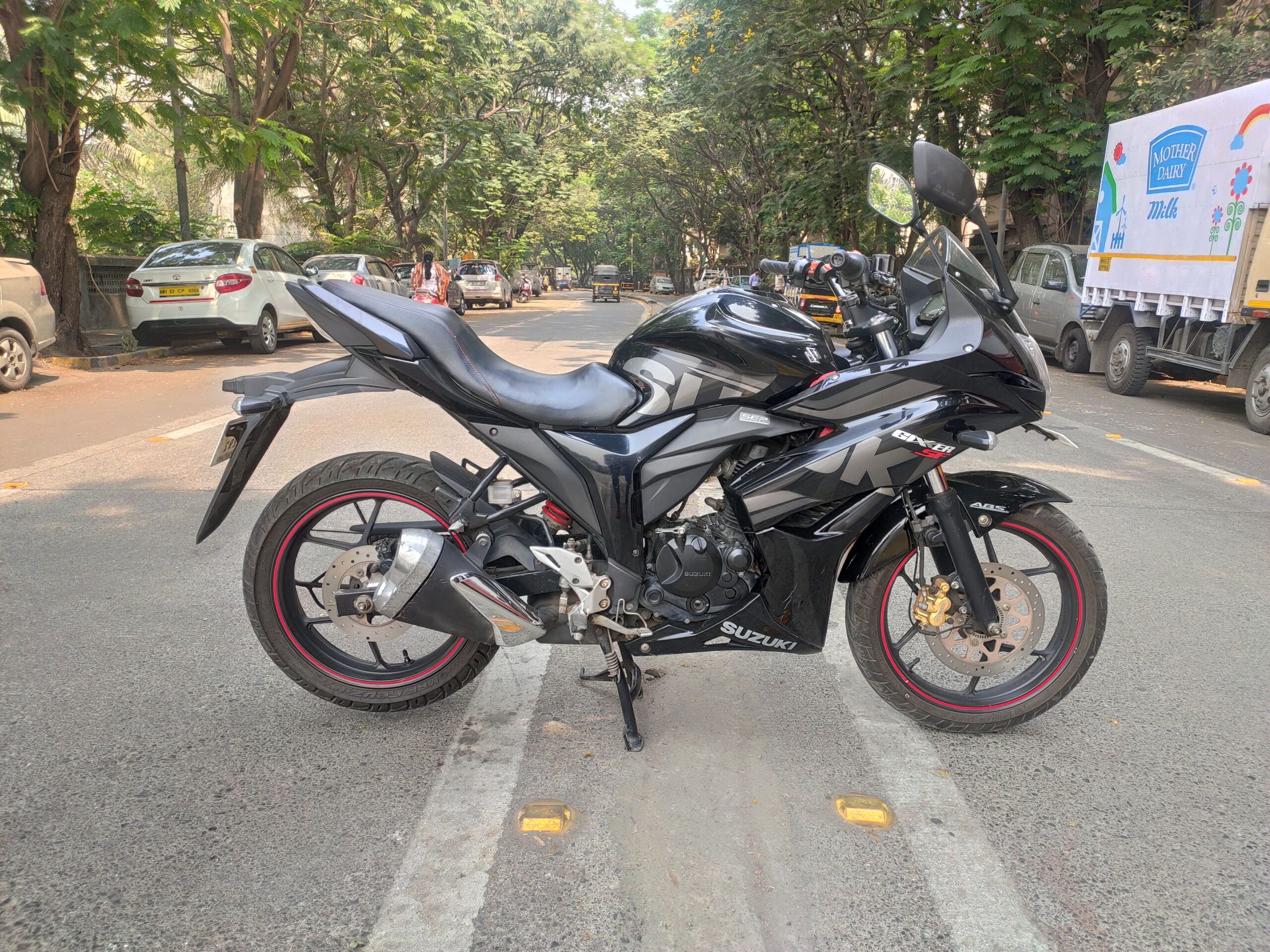 suzuki gixxer sf f1