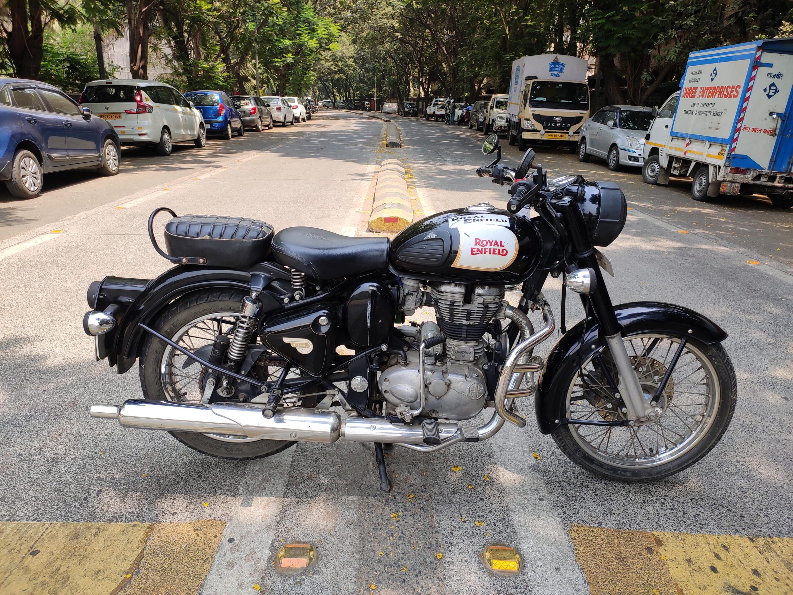 Royal Enfield Classic 350 Price, Mileage, Loan Offers In 2024 - OTO